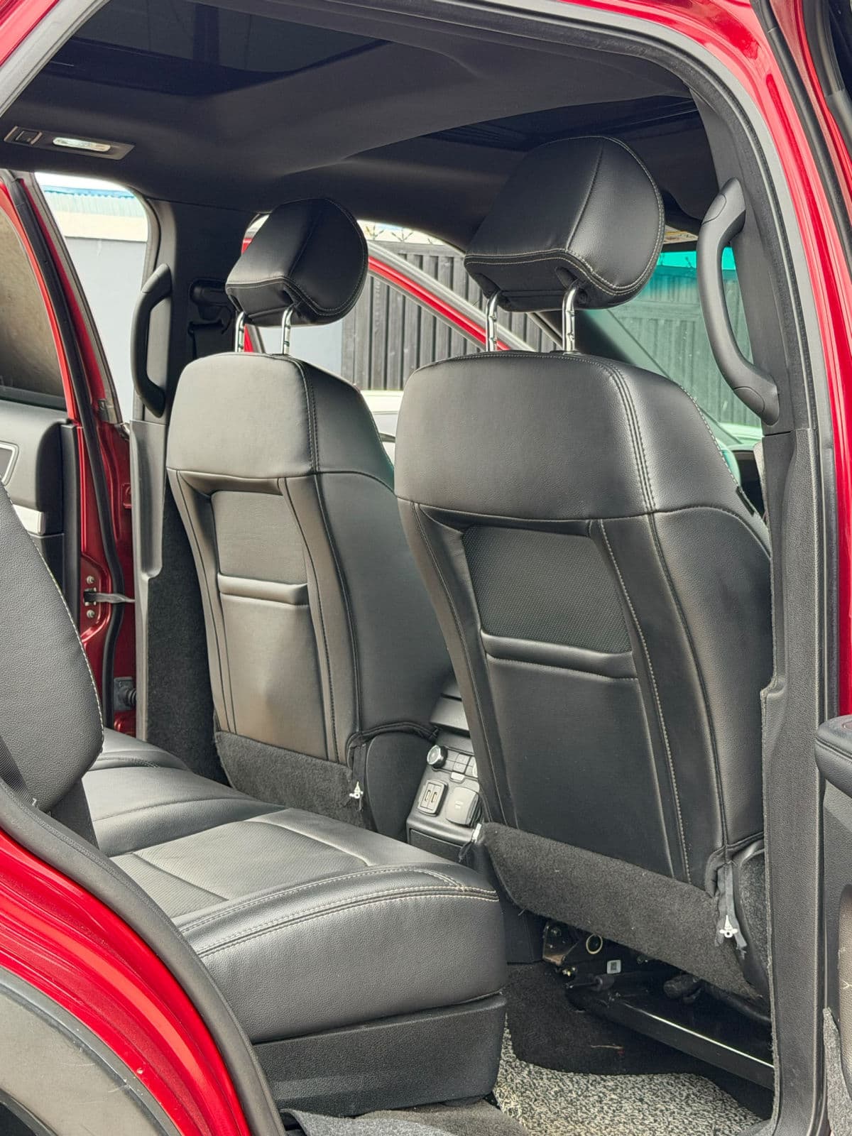 2017 Ford Explorer Sedan — photo 5 of 10