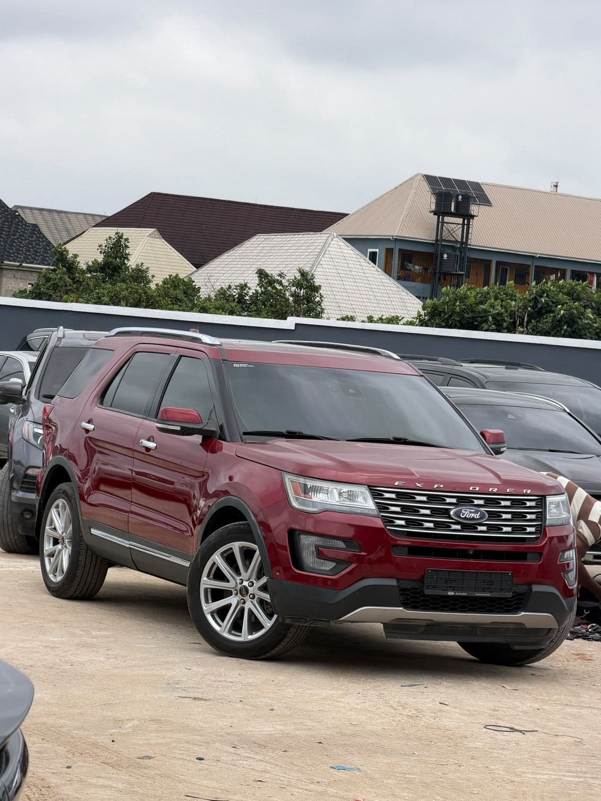 2017 Ford Explorer Sedan — photo 9 of 10