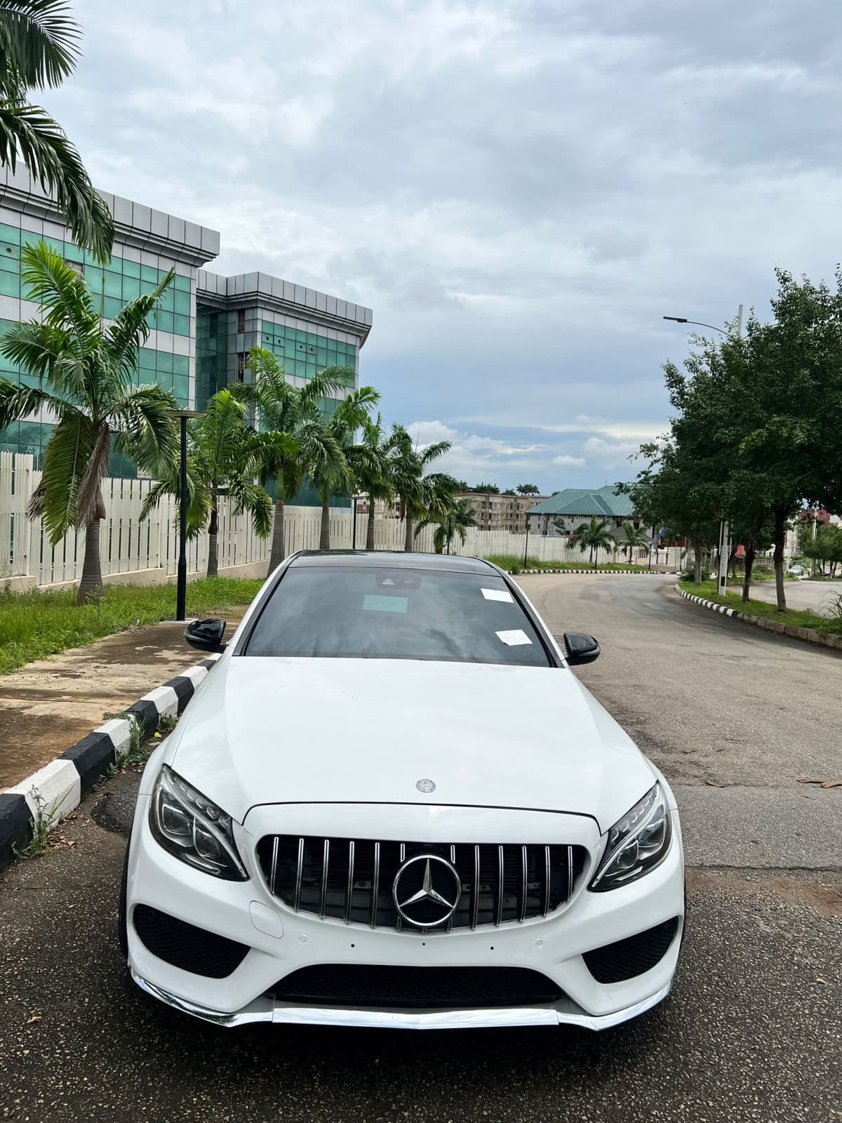 2016 Mercedes-Benz C Class Sedan — photo 2 of 7