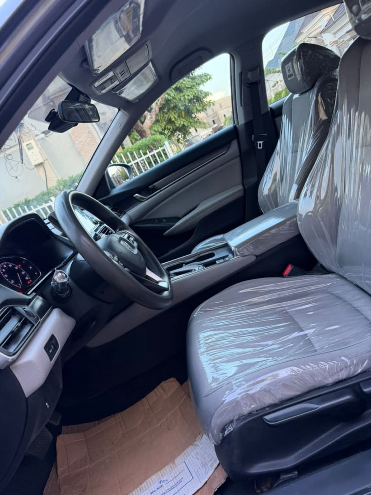 2019 Honda Accord Sedan — photo 4 of 10