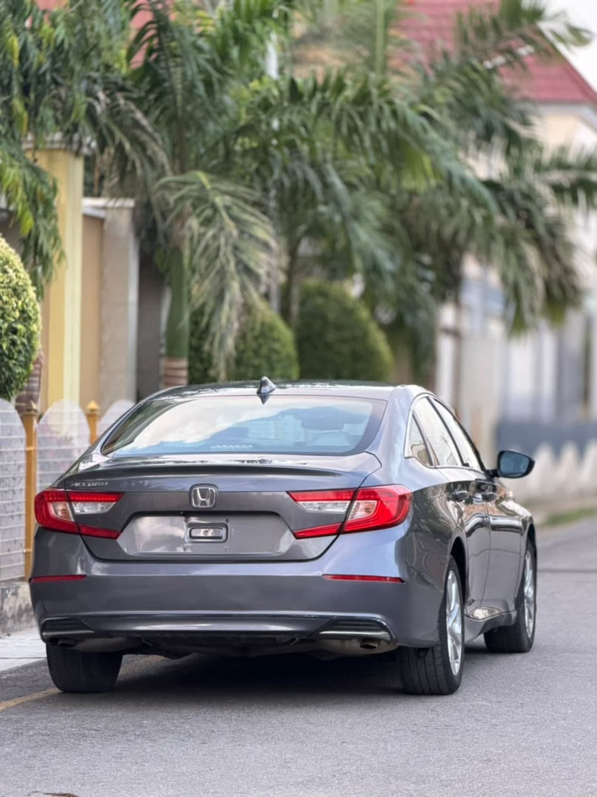 2019 Honda Accord Sedan — photo 8 of 10
