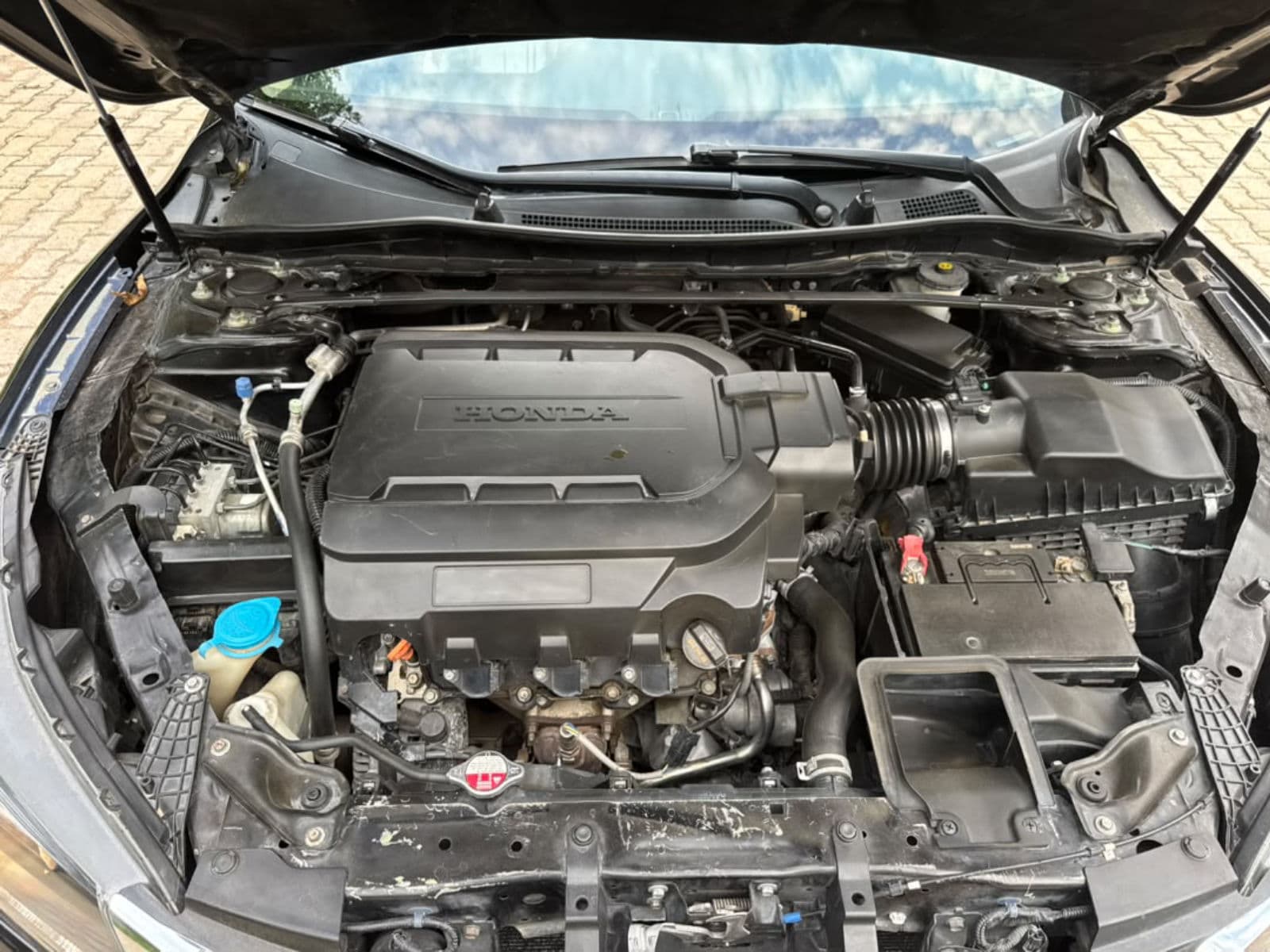 2013 Honda Accord Sedan — photo 3 of 8