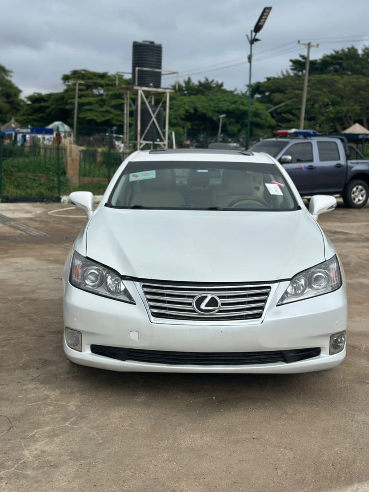 2013 Lexus Es 350 Sedan — photo 2 of 10