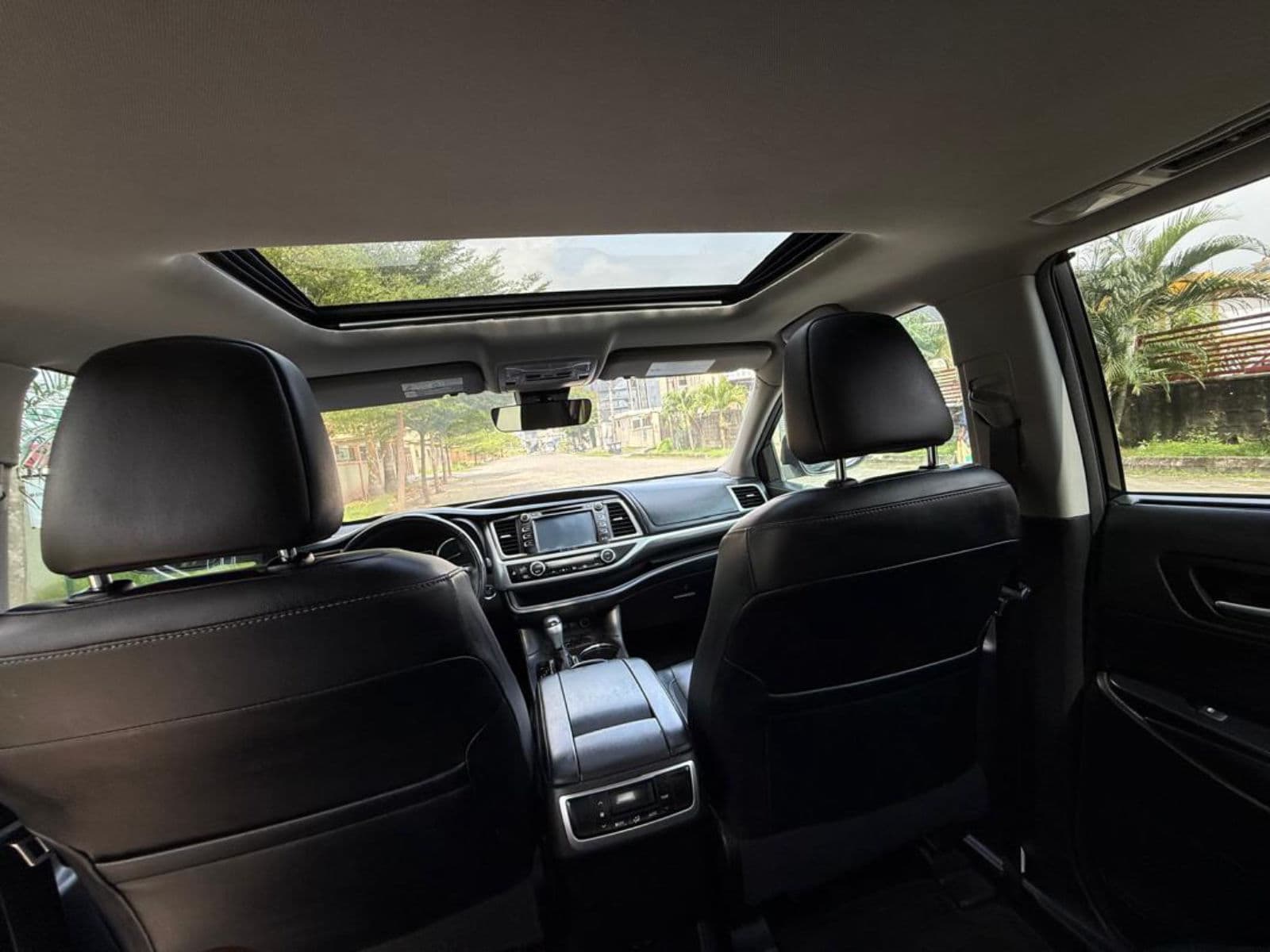 2017 Toyota Highlander SUV — photo 9 of 10