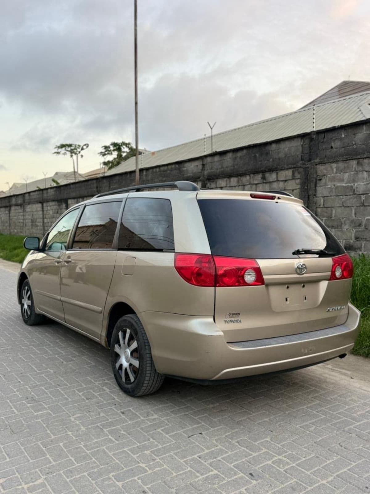 2006 Toyota Avanza Van/Minivan — photo 8 of 9
