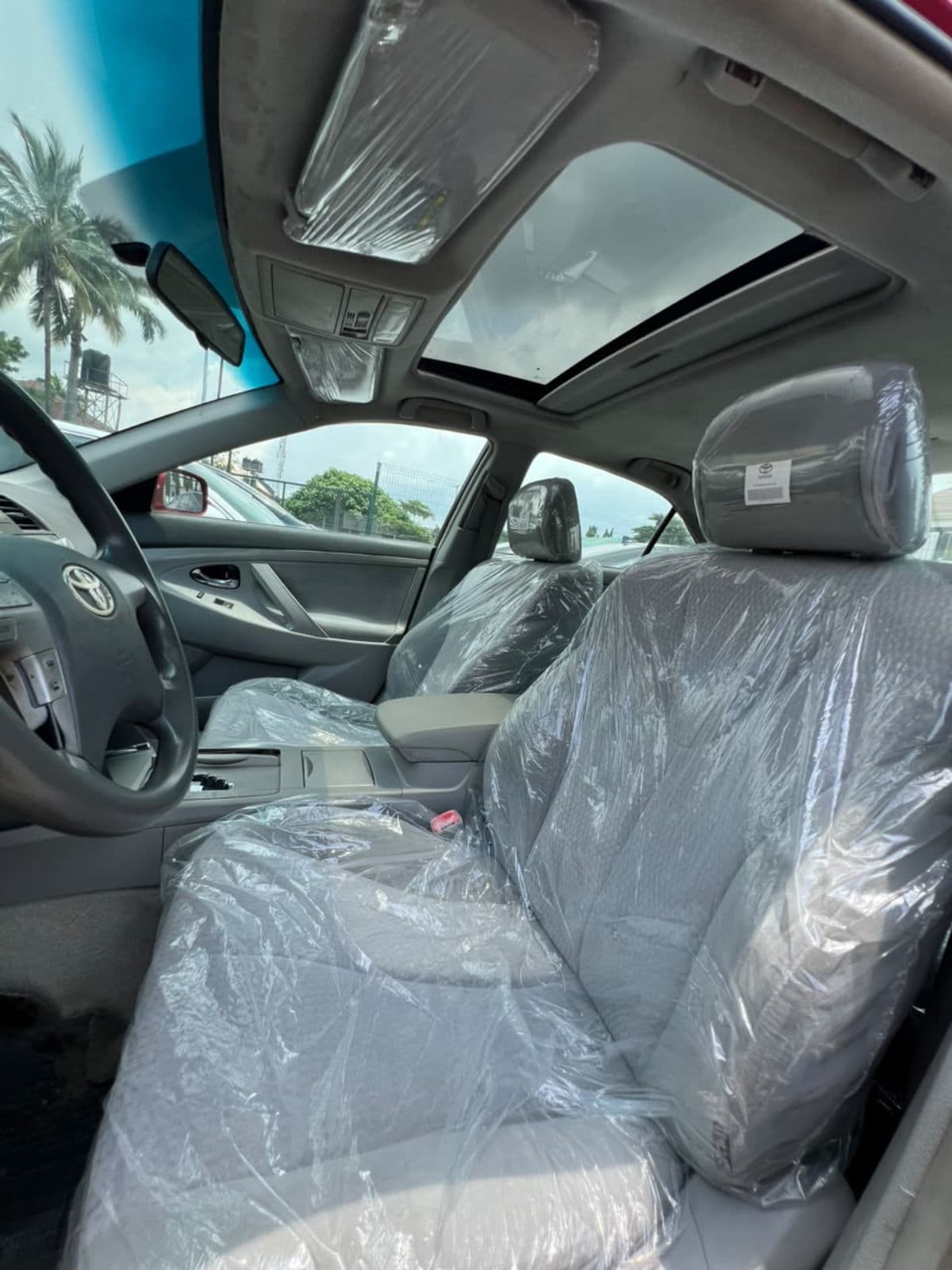 2010 Toyota Camry Sedan — photo 5 of 7