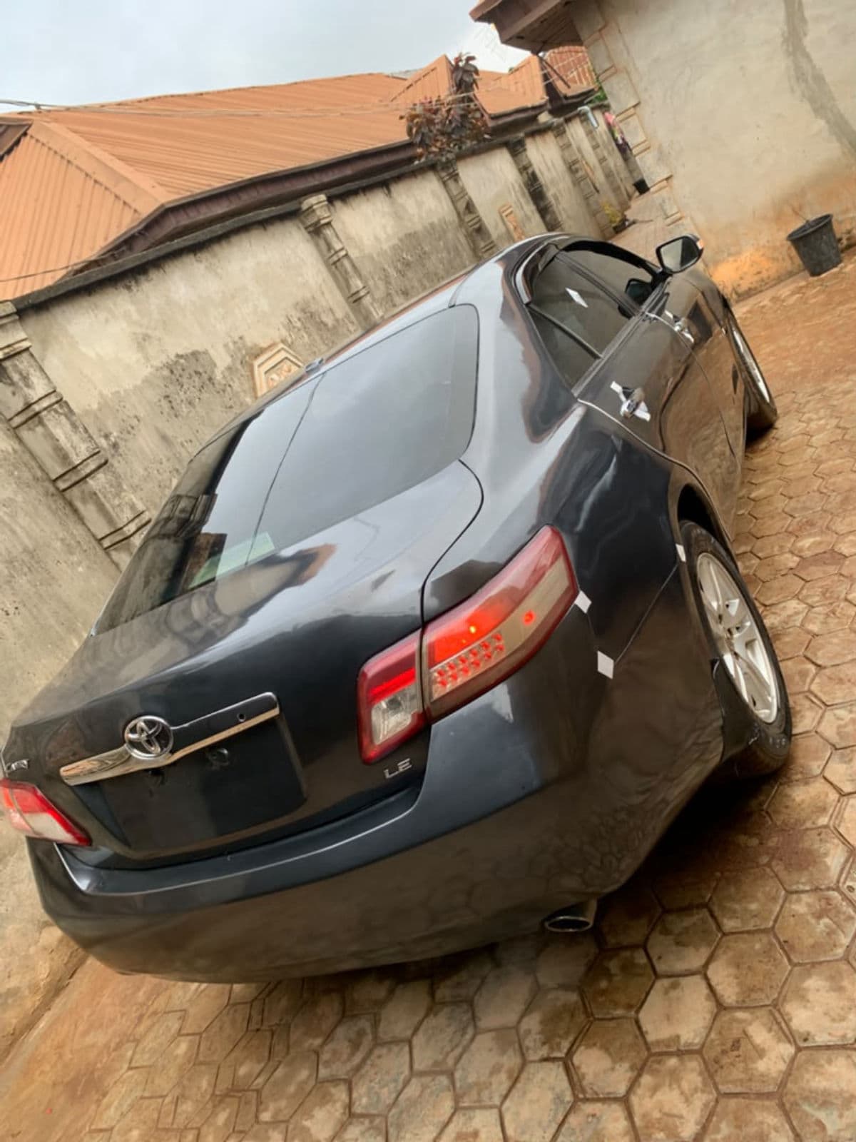 2010 Toyota Camry Sedan — photo 4 of 9