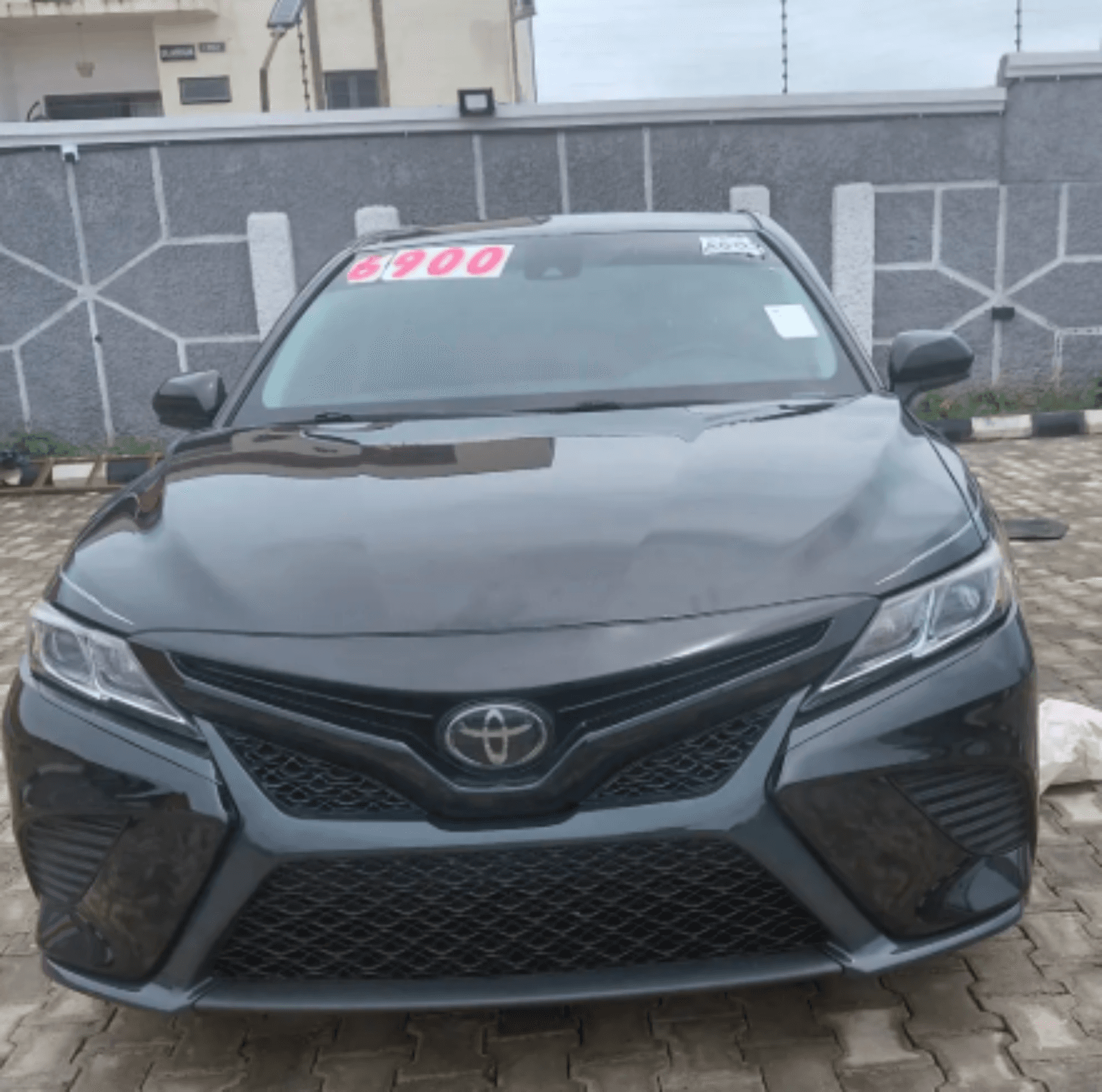 Foreign Used 2019 Toyota Camry LE for Sale in Abuja | Automatic Sedan