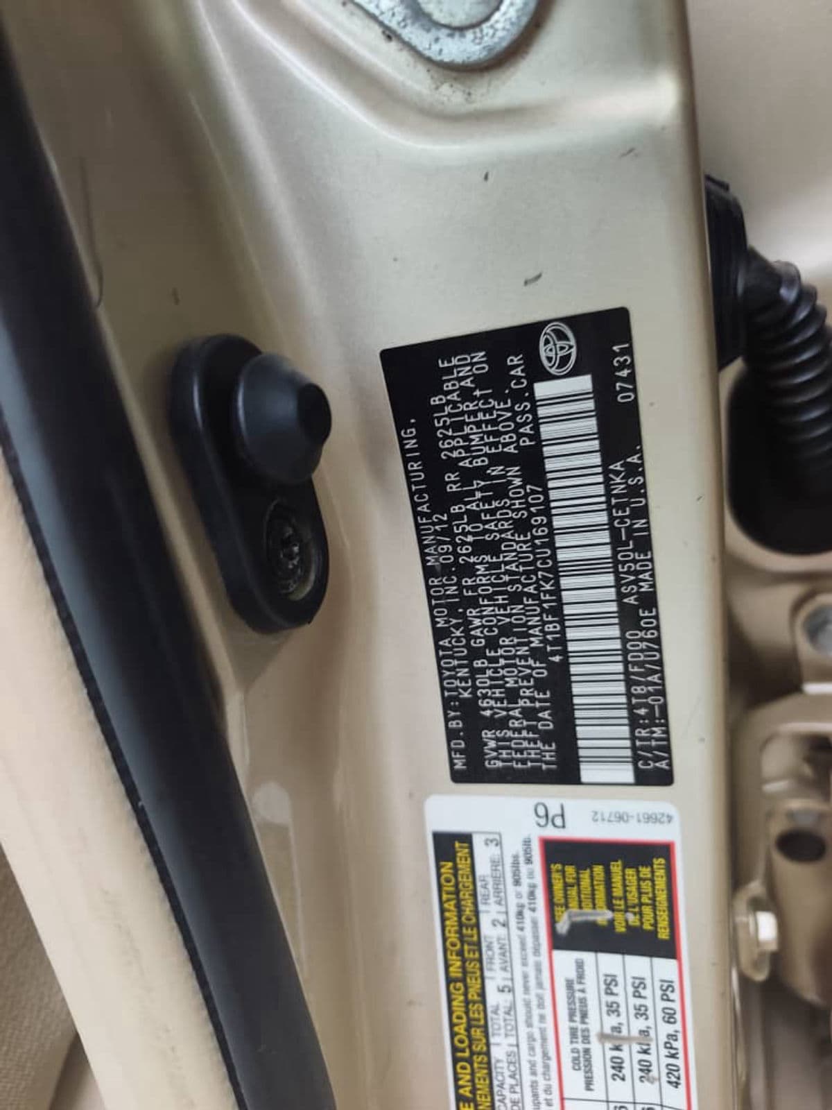 2013 Toyota Camry Sedan — photo 6 of 9