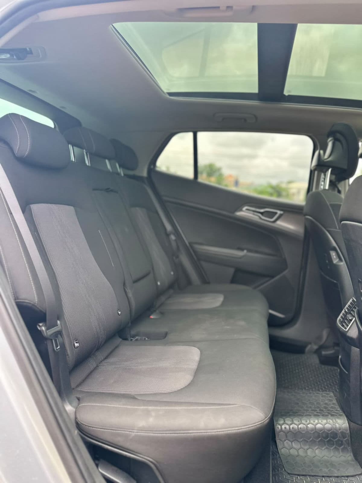2023 Kia Sportage SUV — photo 5 of 9