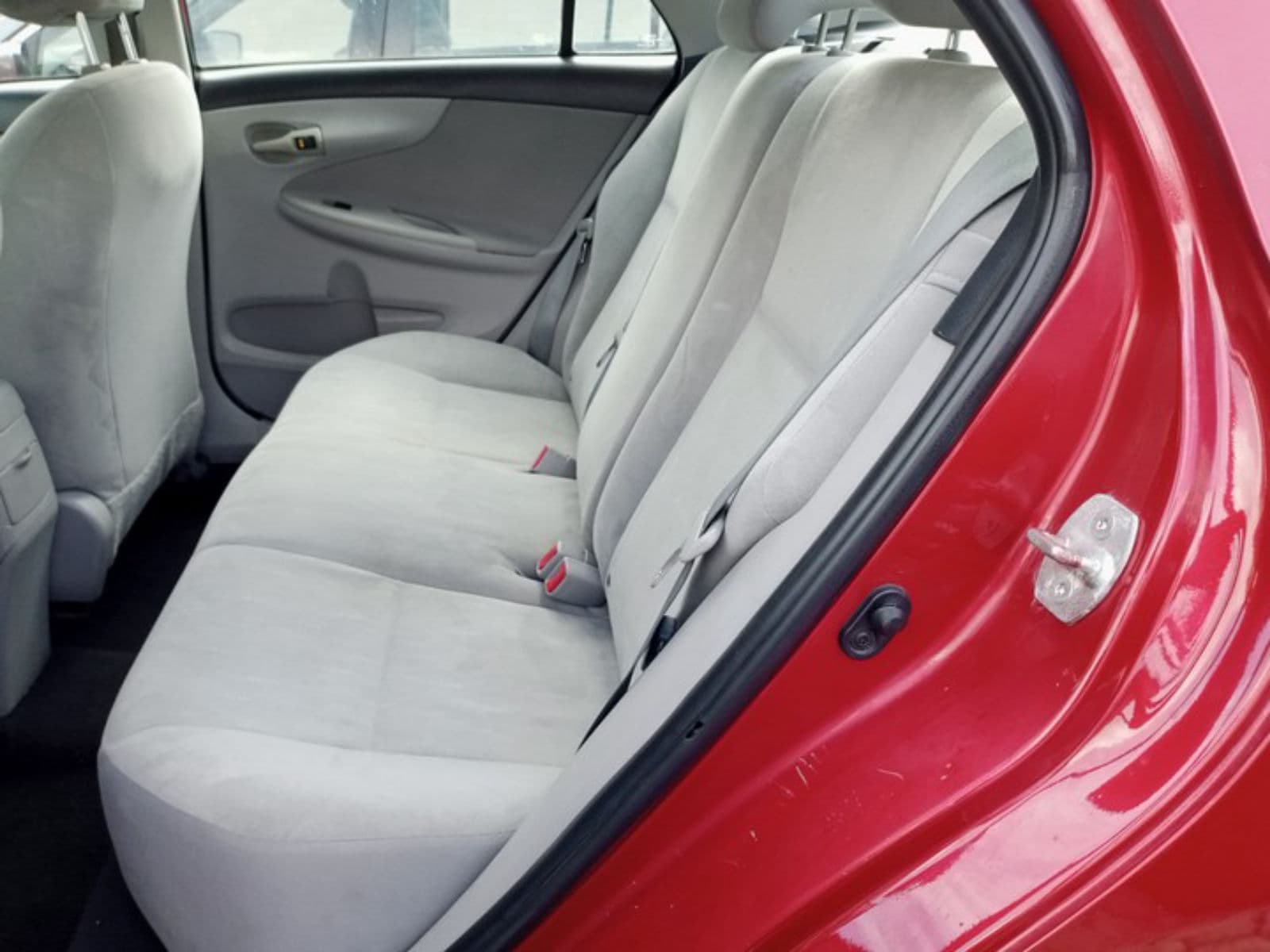 2012 Toyota Corolla Sedan — photo 5 of 8