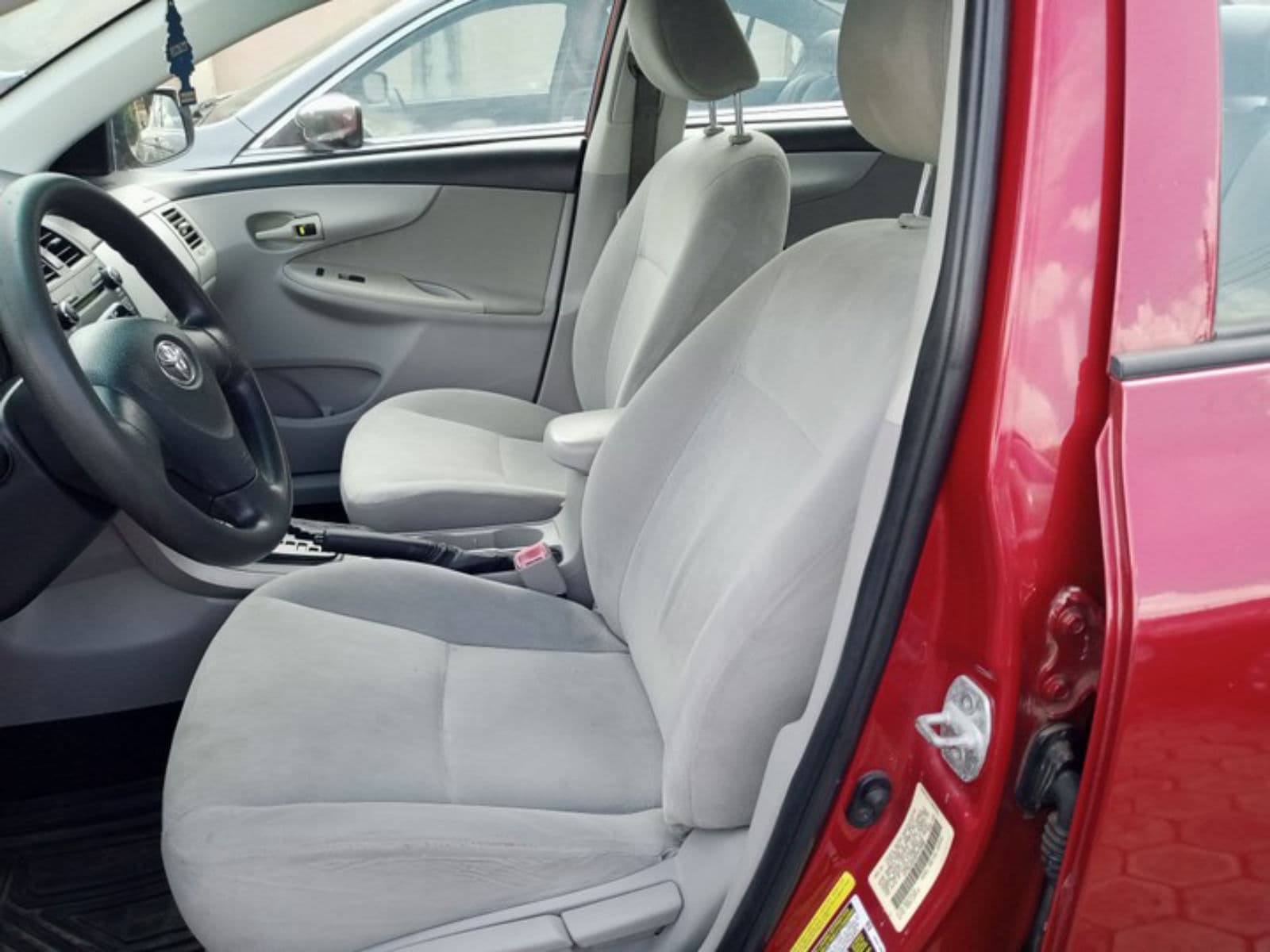 2012 Toyota Corolla Sedan — photo 6 of 8