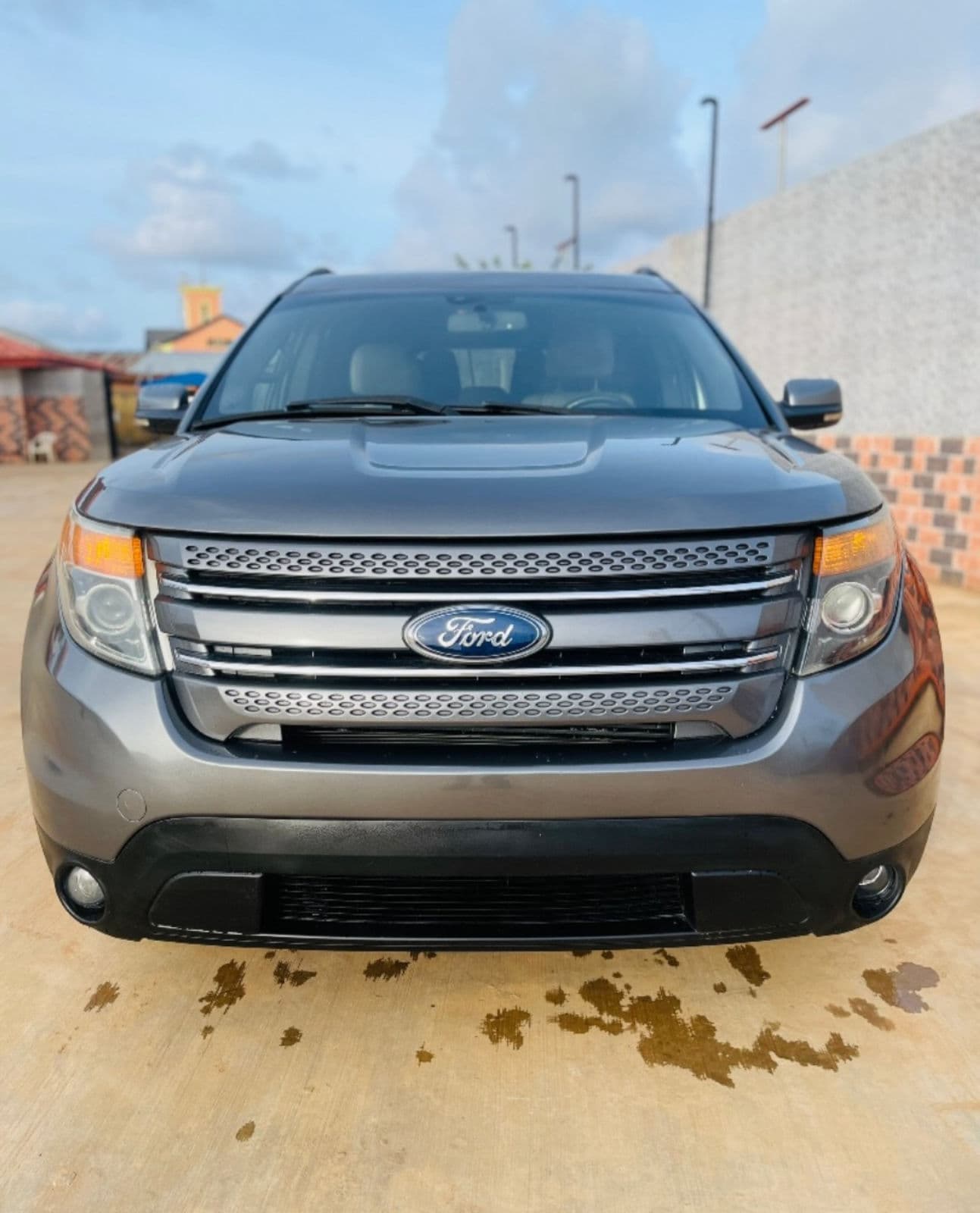 2013 Ford Explorer SUV — photo 2 of 7