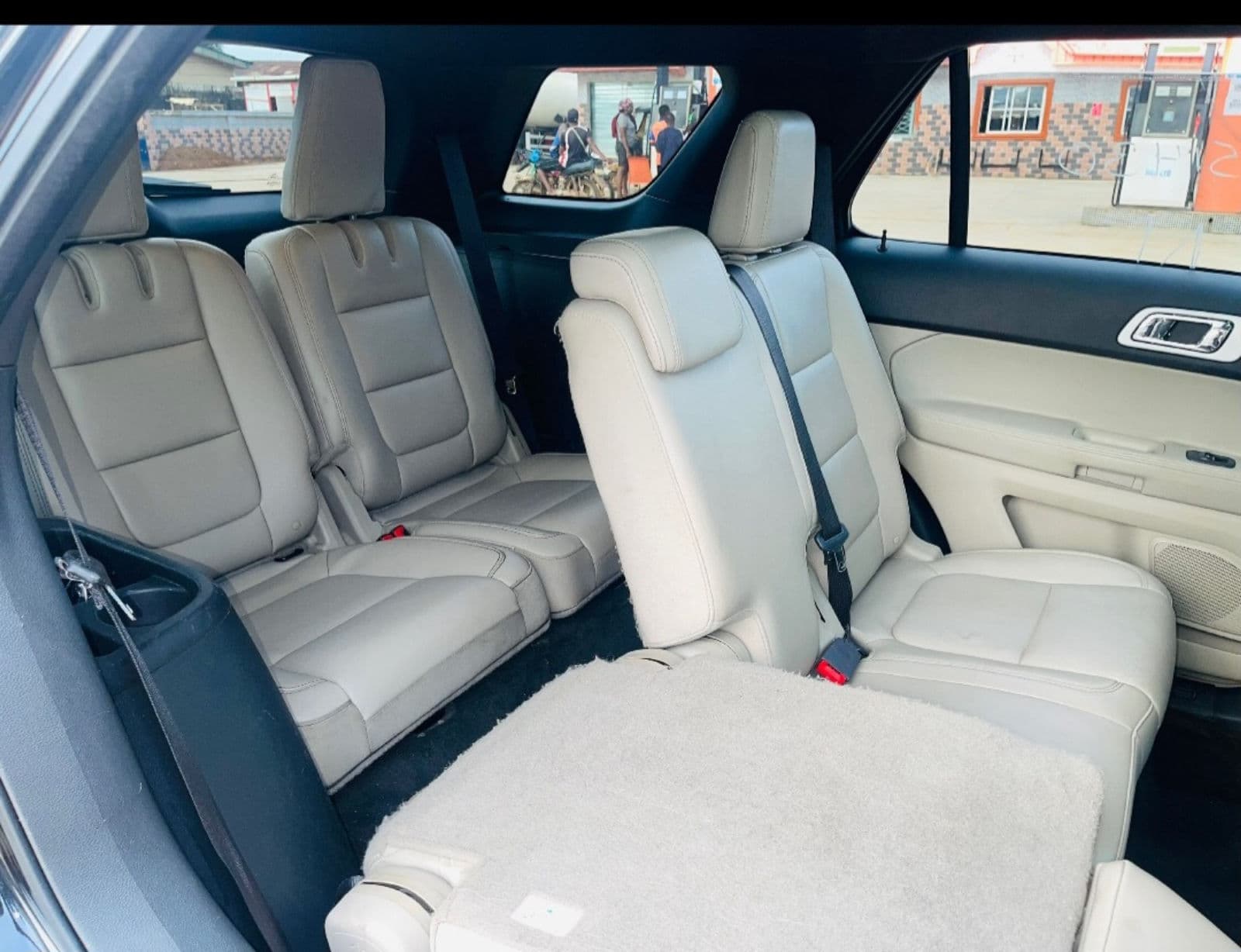 2013 Ford Explorer SUV — photo 5 of 9