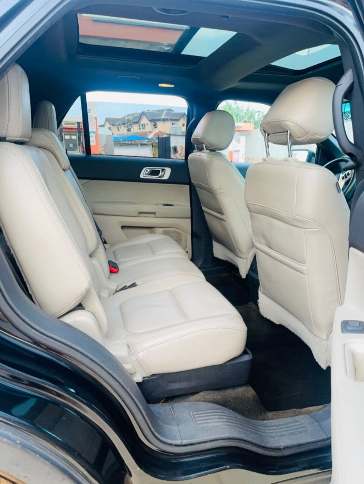 2013 Ford Explorer SUV — photo 7 of 9