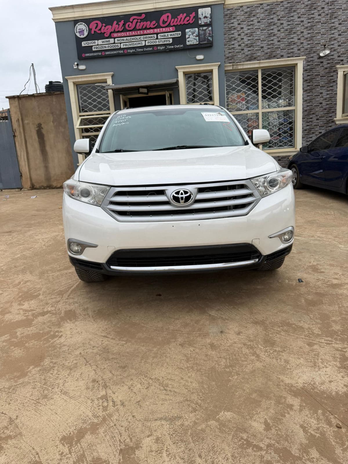2013 Toyota Highlander SUV — photo 2 of 10