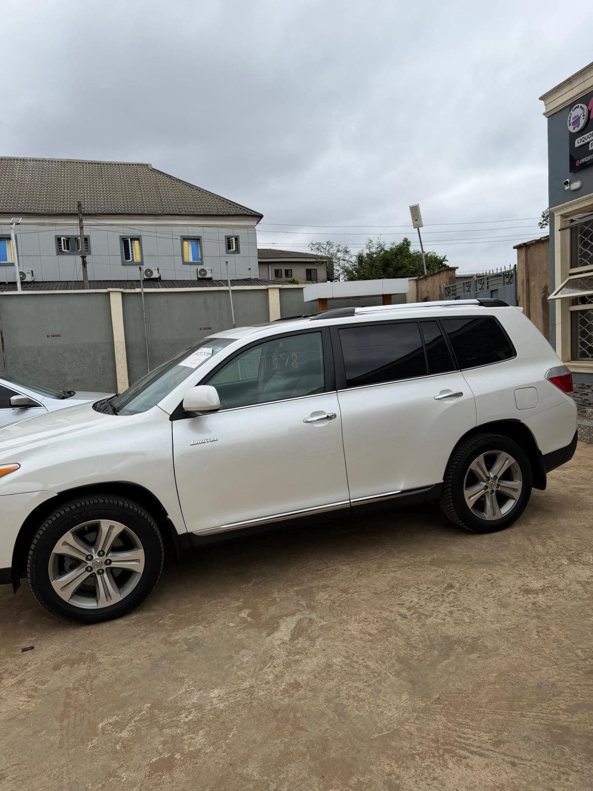 2013 Toyota Highlander SUV — photo 6 of 10