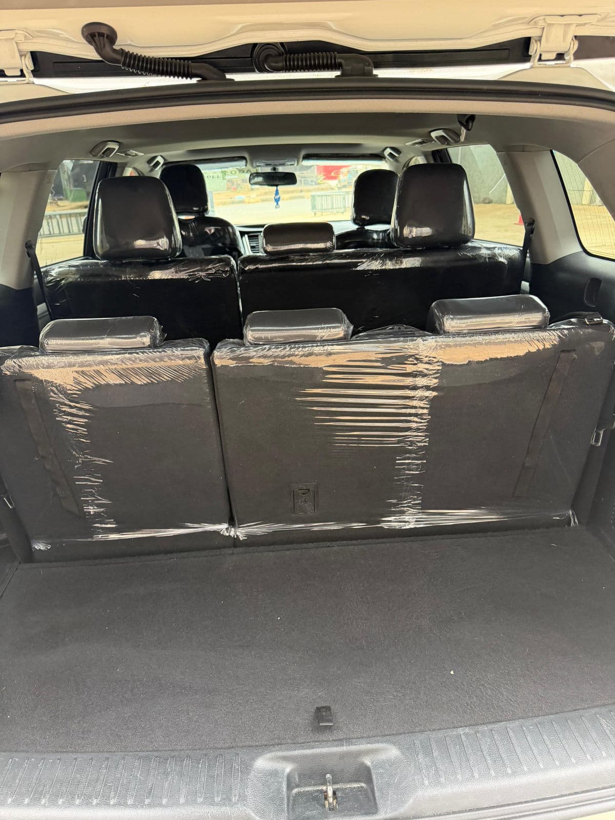 2015 Toyota Highlander SUV — photo 9 of 10