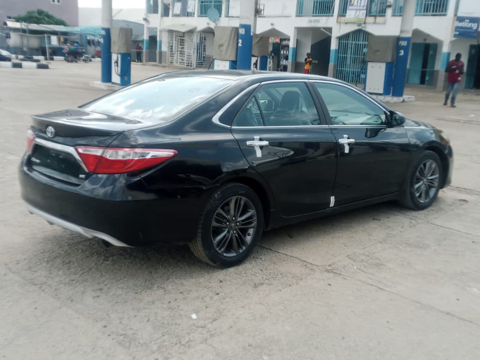 2015 Toyota Camry Sedan — photo 6 of 6