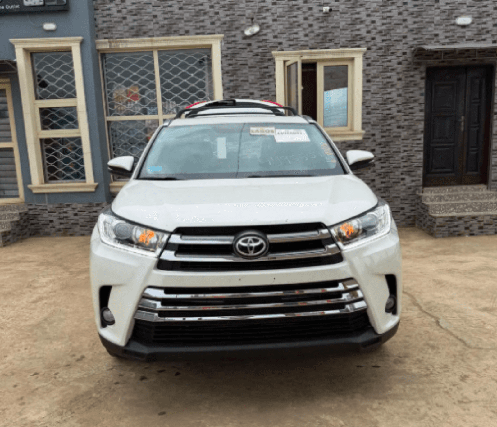 Direct Tokunbo 2015 Toyota Highlander XLE V6 (Automatic SUV) – Meiran-Alagbado, Lagos