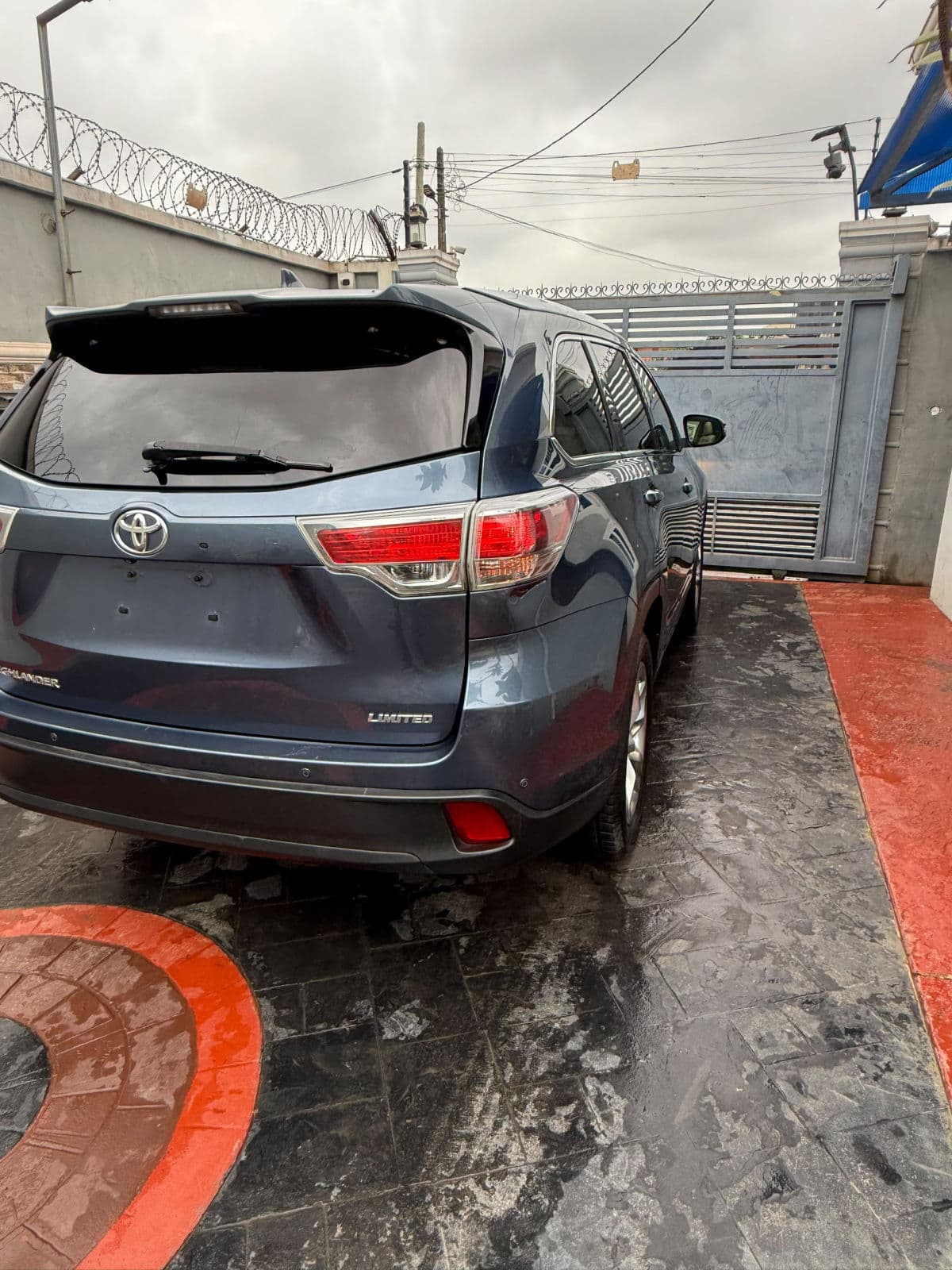 2015 Toyota Highlander SUV — photo 4 of 11