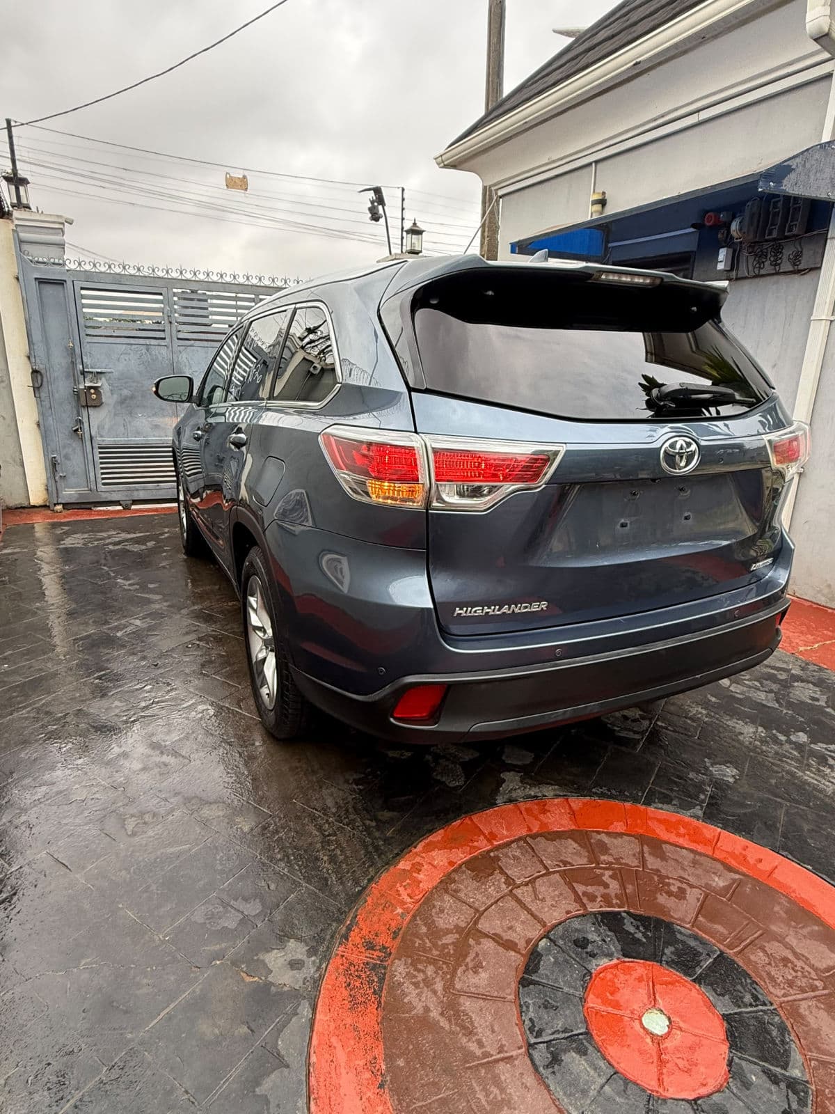 2015 Toyota Highlander SUV — photo 5 of 11