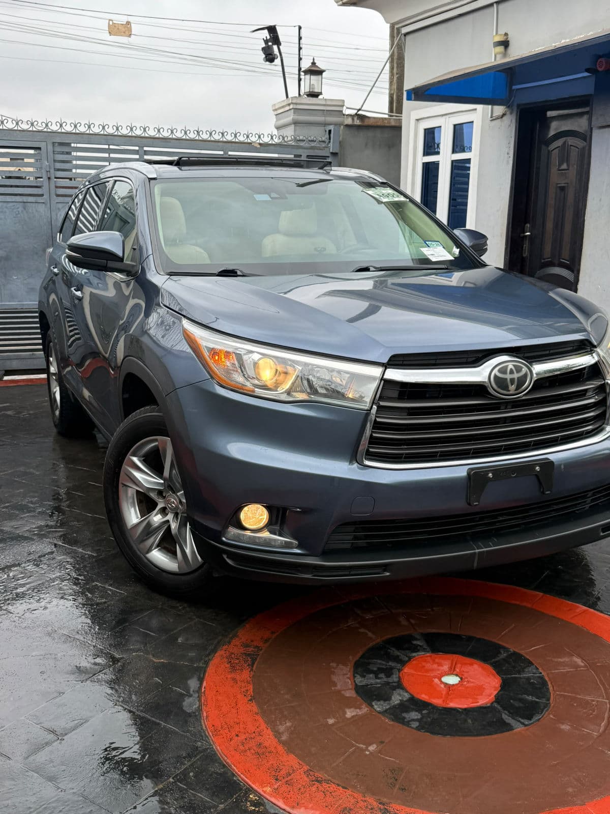 2015 Toyota Highlander SUV — photo 10 of 11