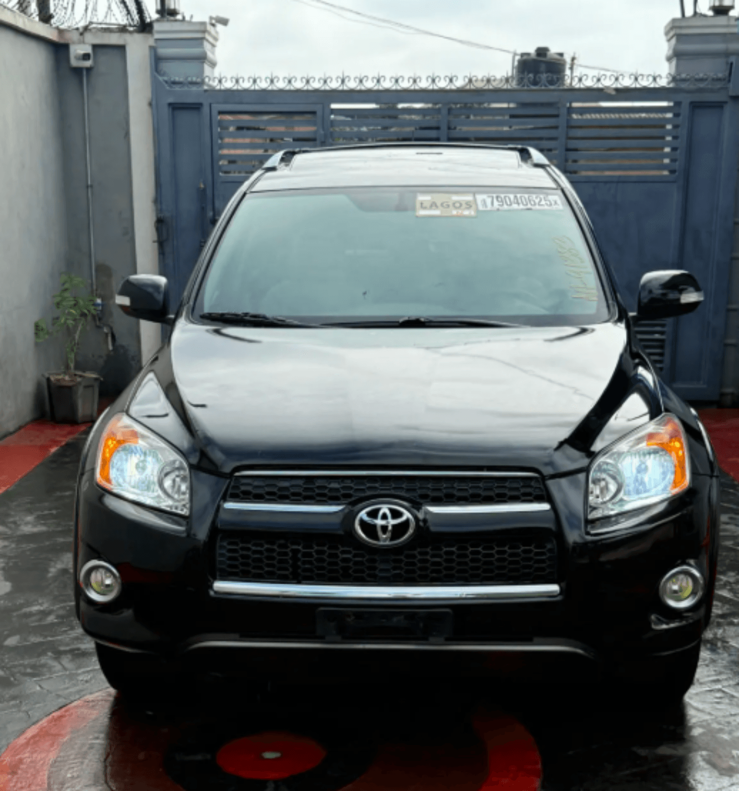 2010 Toyota RAV 4 SUV — Foreign Used for sale in Km 2 isheri igando lagos