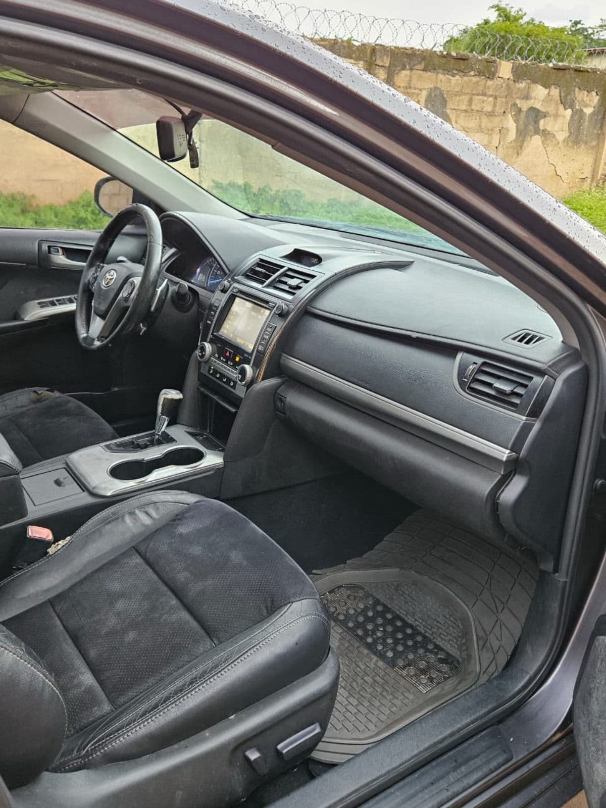 2013 Toyota Camry Sedan — photo 3 of 8