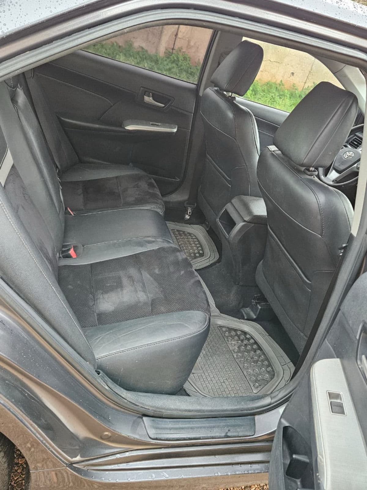 2013 Toyota Camry Sedan — photo 4 of 8