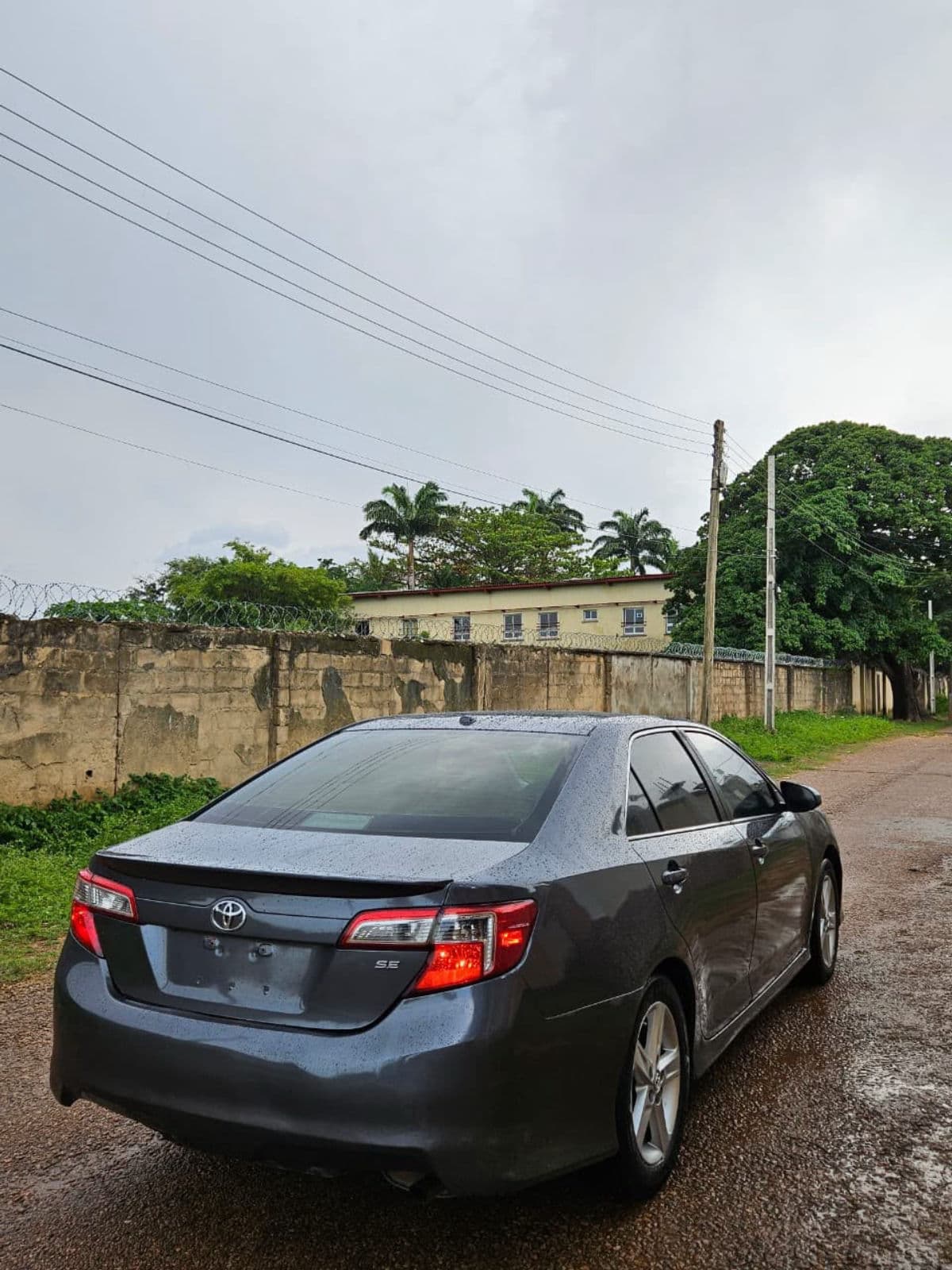 2013 Toyota Camry Sedan — photo 5 of 8