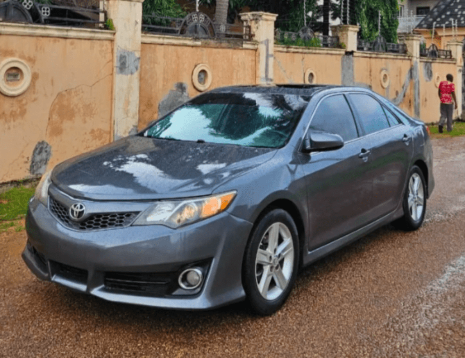 2013 Toyota Camry Sedan — photo 8 of 8