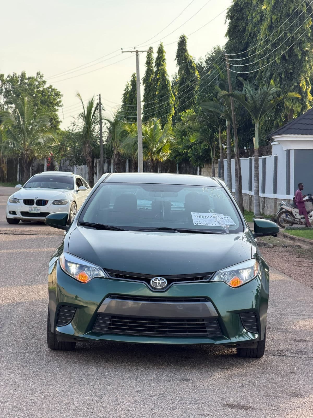 2016 Toyota Corolla Sedan — photo 2 of 10