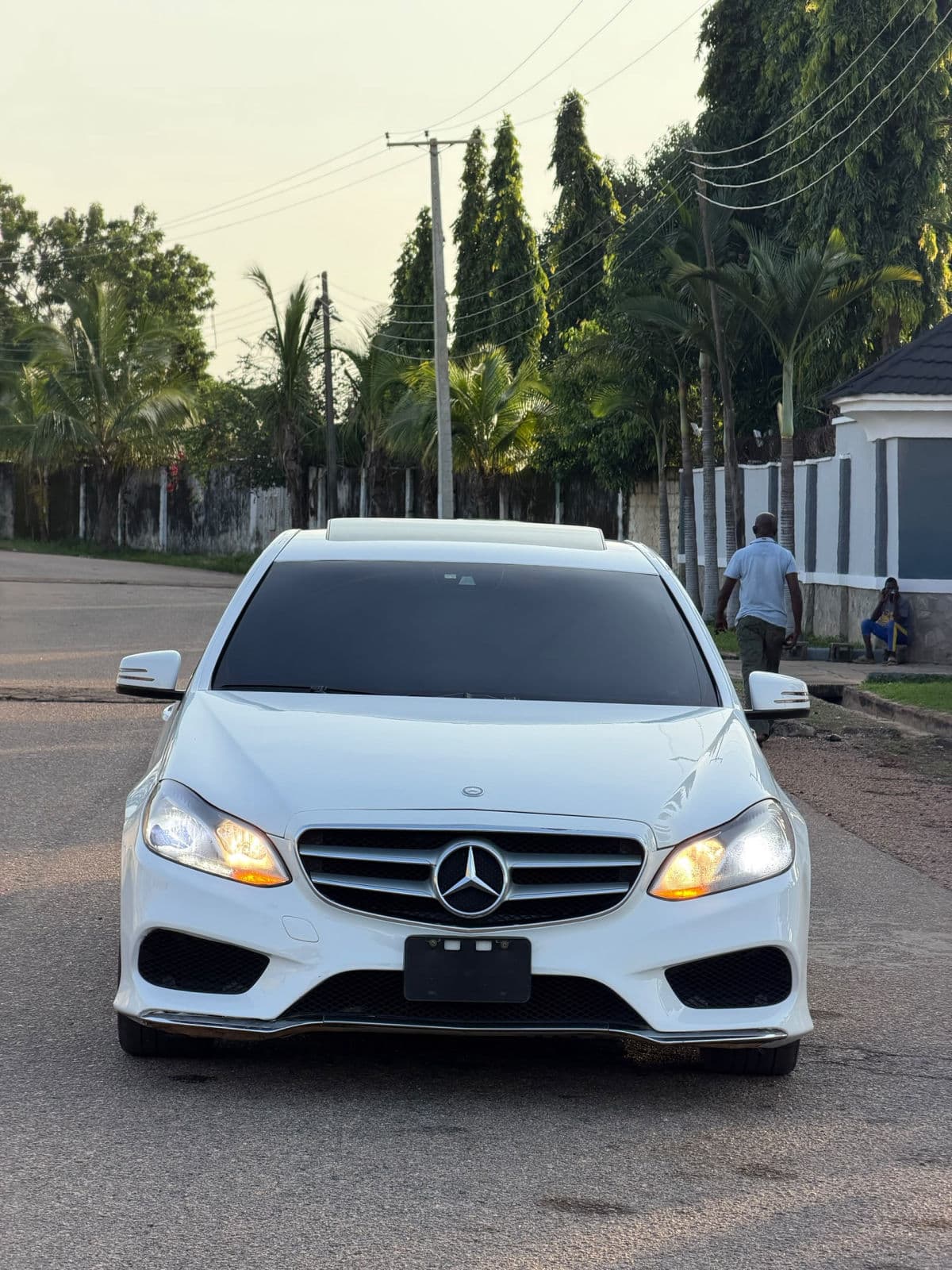 2014 Mercedes-Benz E350 Sedan — photo 2 of 10