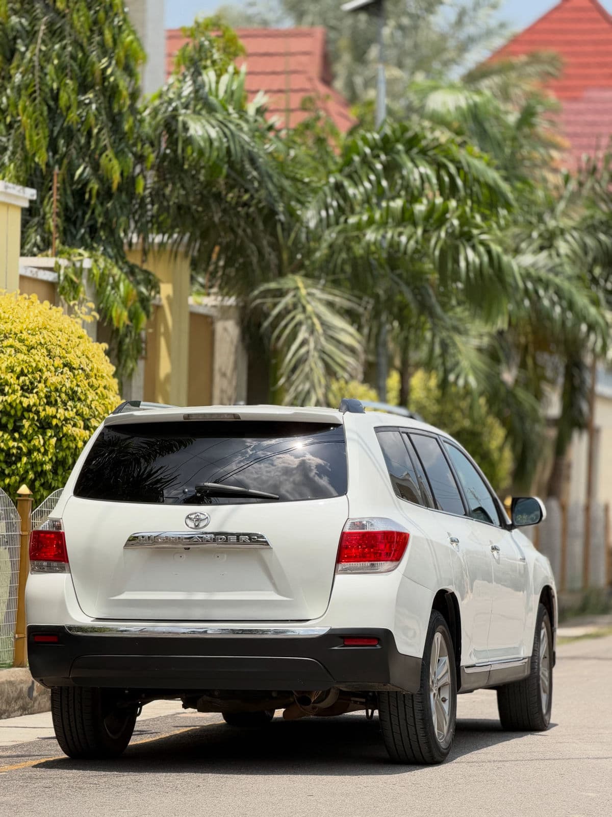 2013 Toyota Highlander SUV — photo 7 of 8
