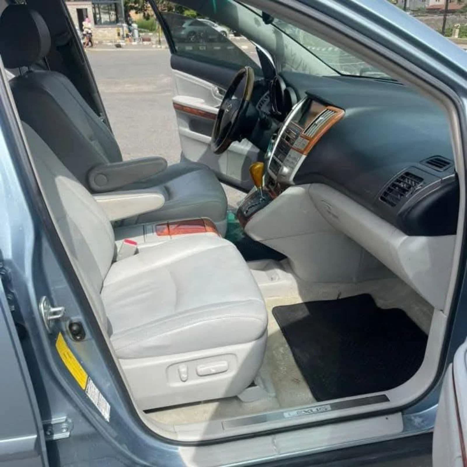 2008 Lexus RX SUV — photo 2 of 4