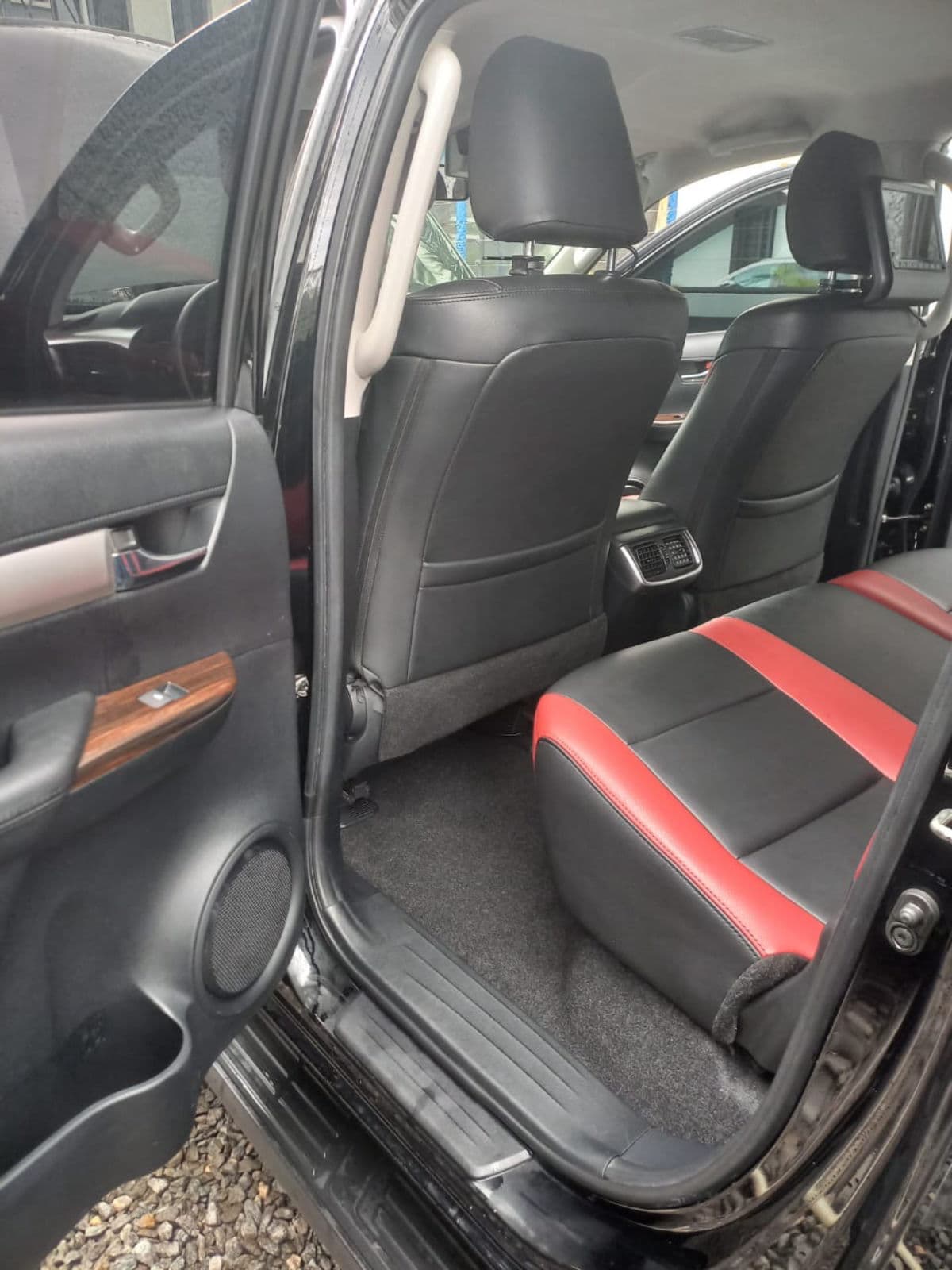 2022 Toyota HILUX Pickup — photo 4 of 10