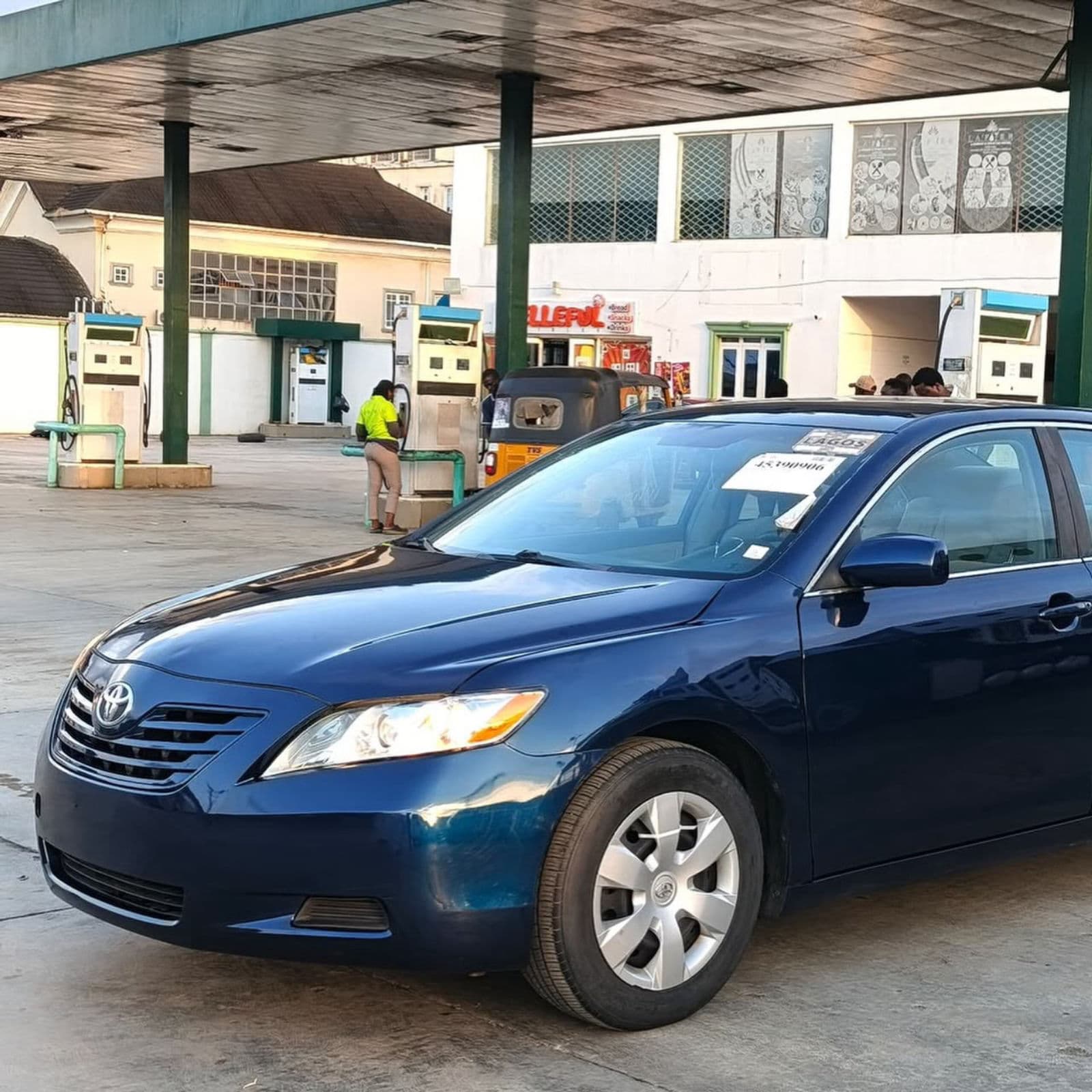 2008 Toyota Camry Sedan — photo 3 of 8