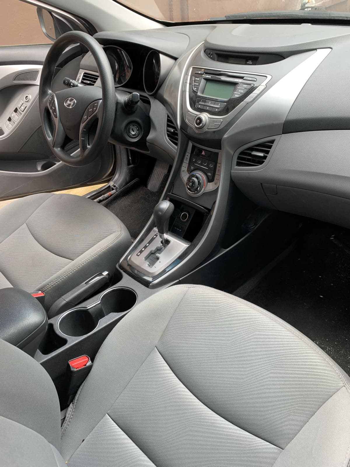 2013 Hyundai Elantra Sedan — photo 8 of 10