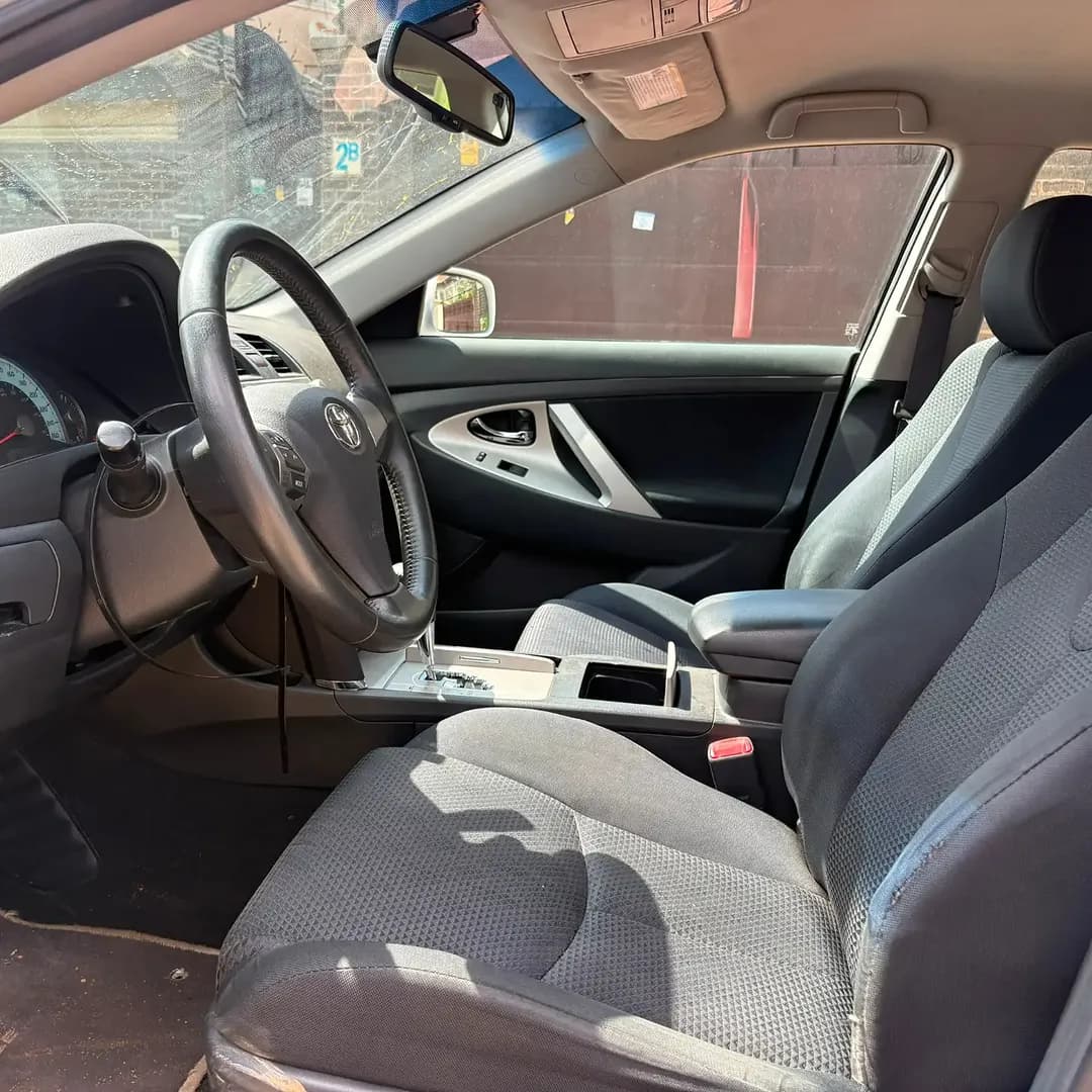 2010 Toyota Camry Sedan — photo 6 of 8