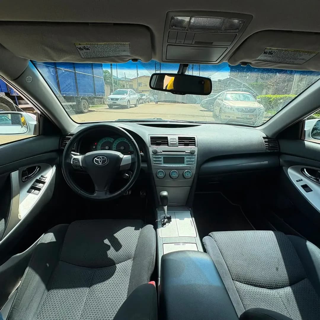 2010 Toyota Camry Sedan — photo 7 of 8