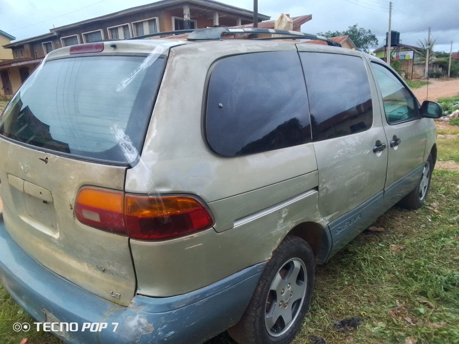 1999 Toyota Sienna Van/Minivan — photo 2 of 7