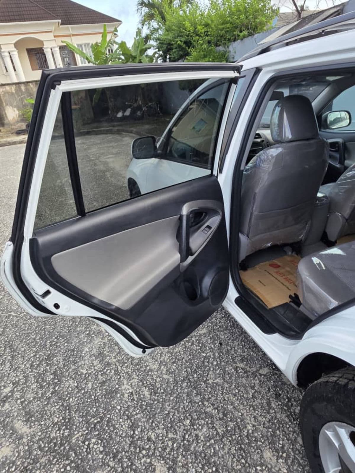 2010 Toyota Rav4 SUV — photo 5 of 10
