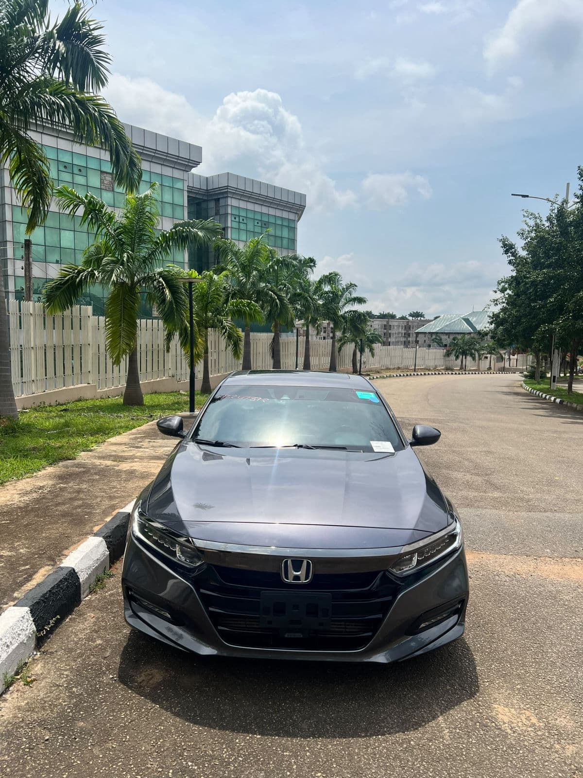 2019 Honda Accord Sedan — photo 3 of 11