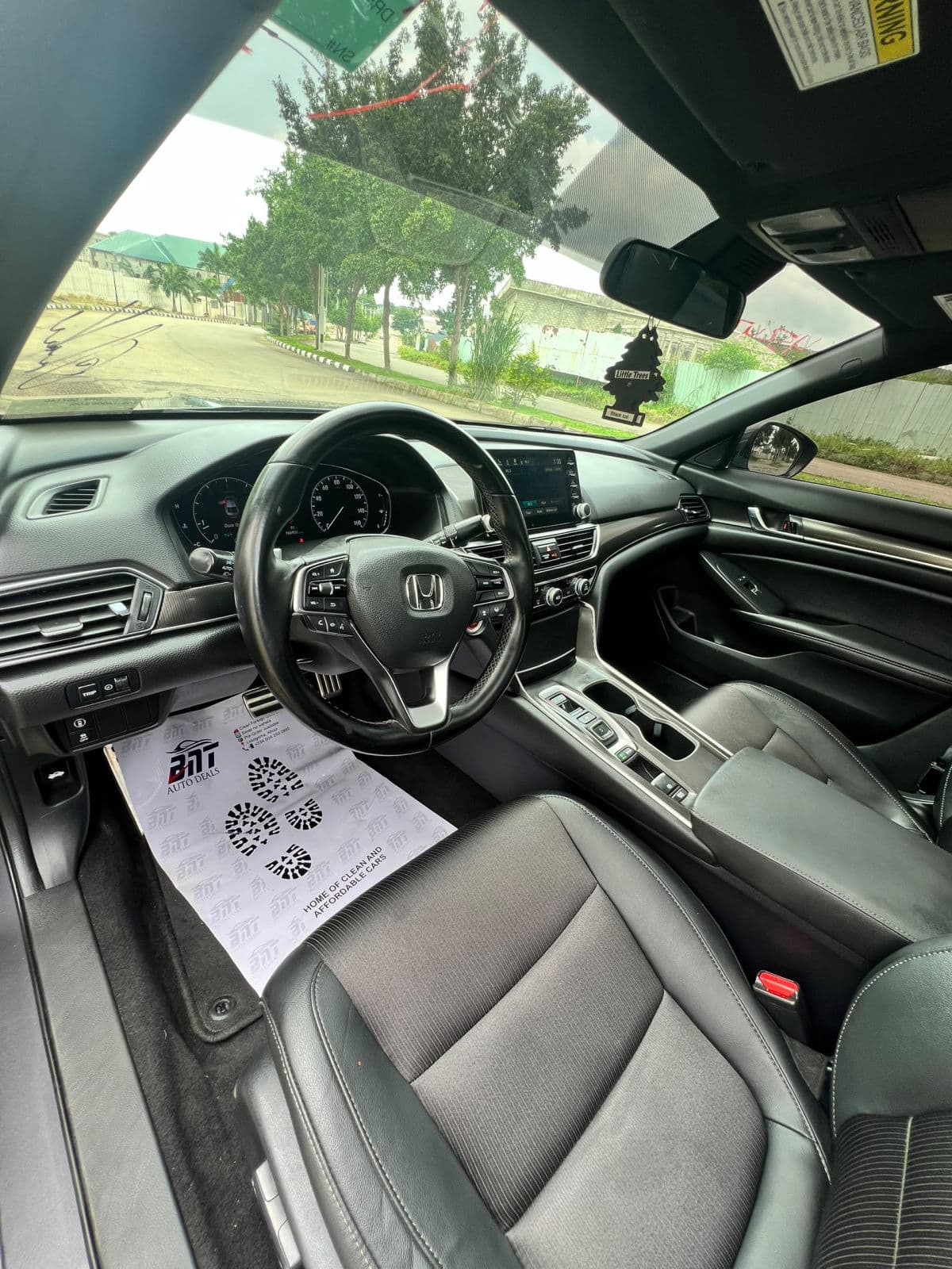 2019 Honda Accord Sedan — photo 5 of 11