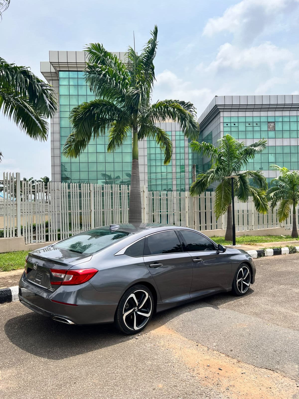 2019 Honda Accord Sedan — photo 10 of 11