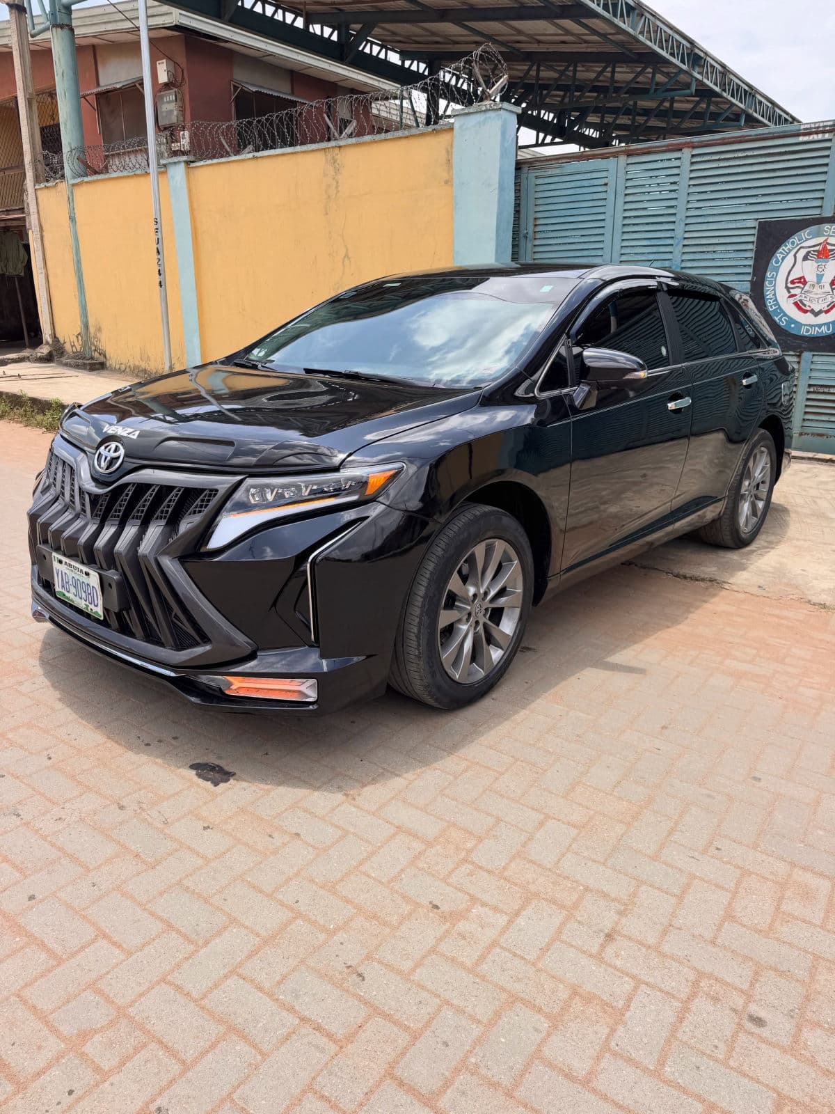 2013 Toyota Venza SUV — photo 3 of 11