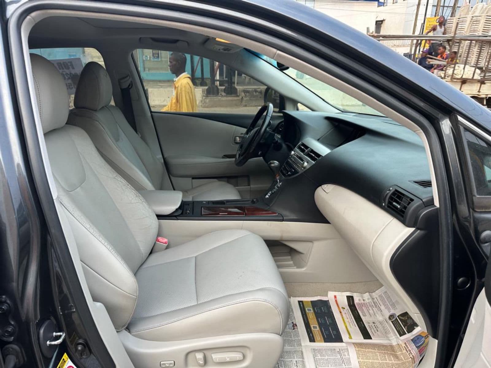 2010 Lexus RX SUV — photo 6 of 11