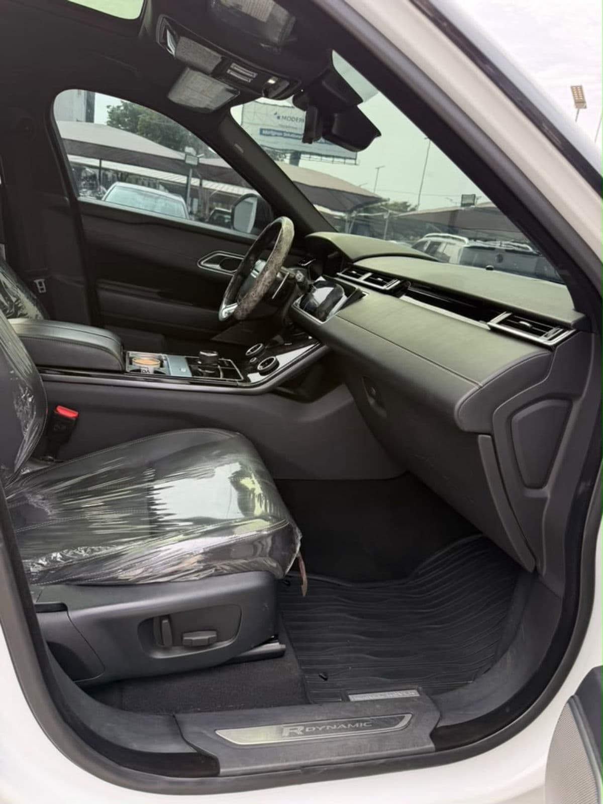 2019 Landrover Range Rover Velar SUV — photo 4 of 10