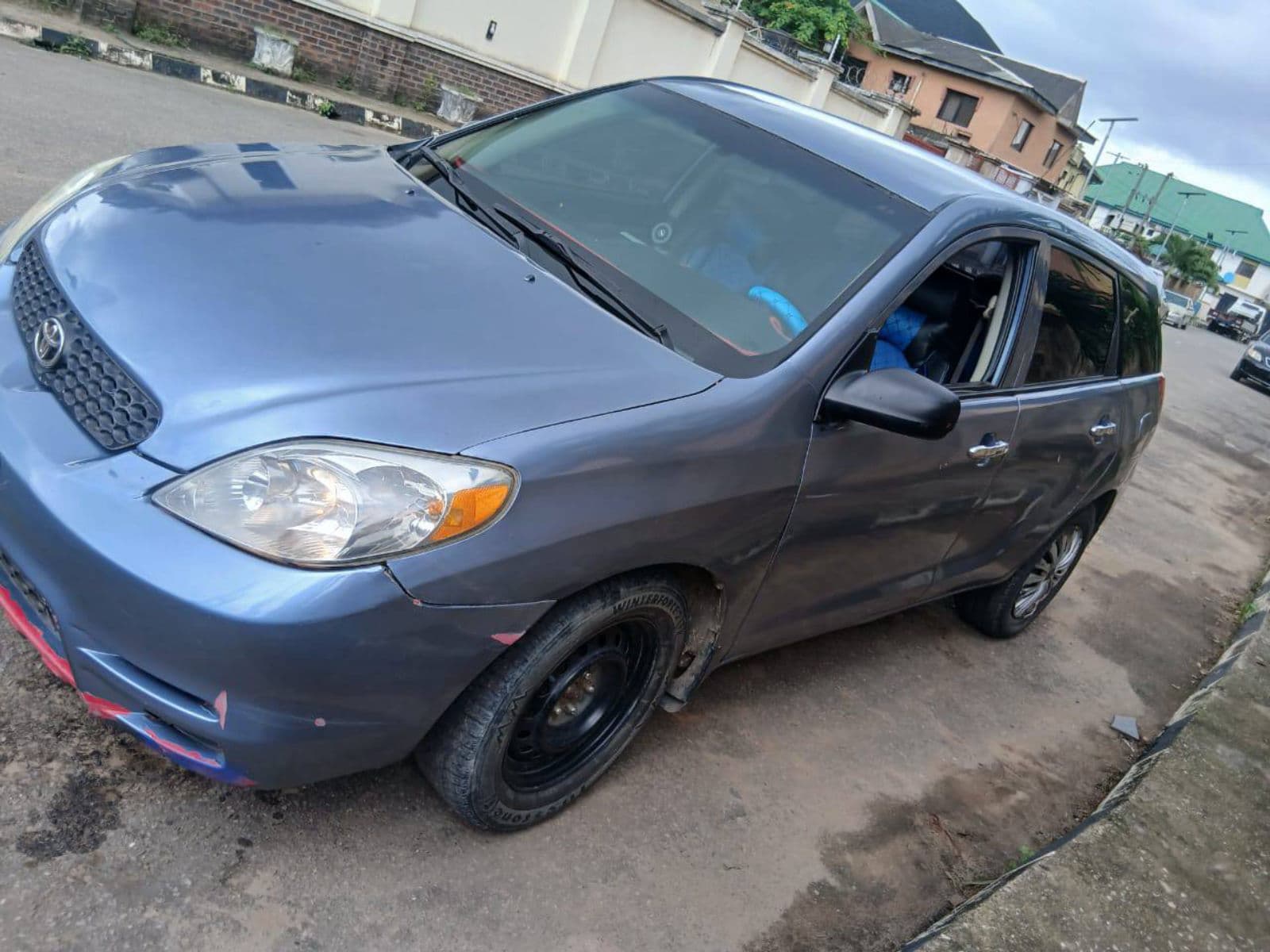 2004 Toyota Matrix Hatchback — photo 5 of 7